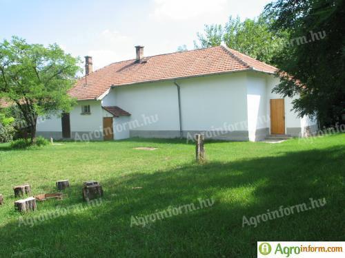 300 mp farmhouse școală, conac, fermă de vânzare