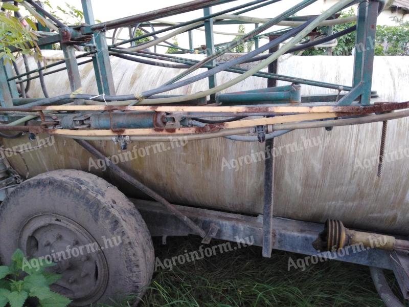 Kertitoks prskalica 2000 l pol̂e, 15 m zamenl̂iva