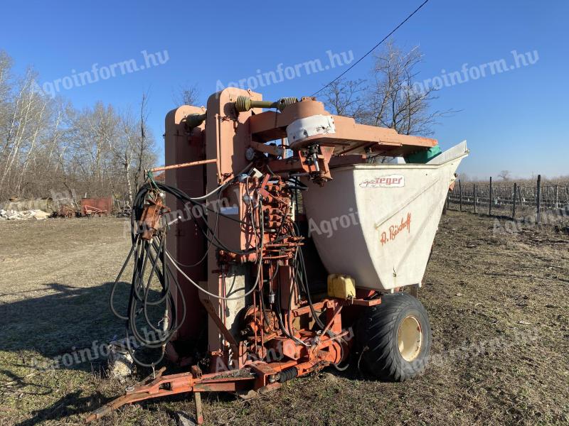 Harvesting combine