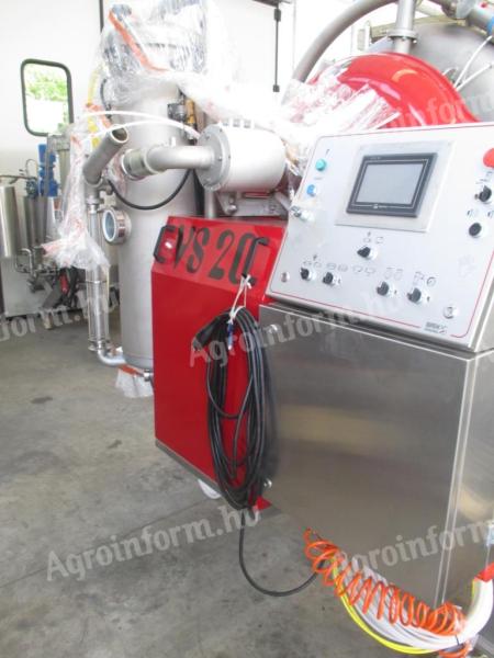 New grape press with vacuum system