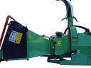 New gimbal-driven wood chipper, branch crusher with hydraulic retraction