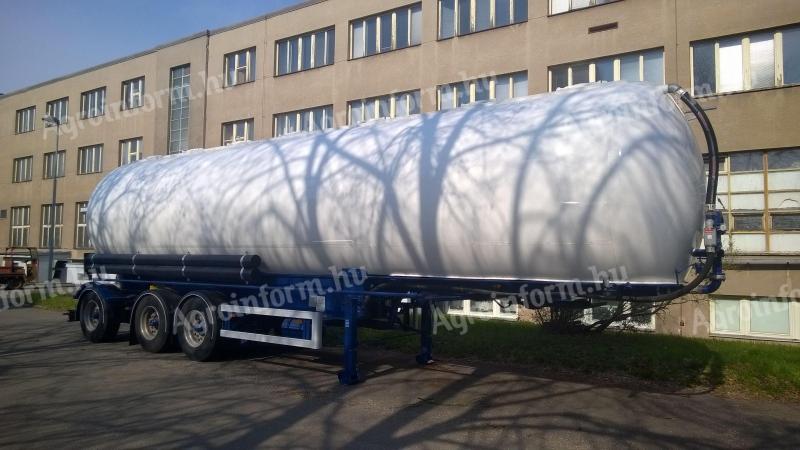 Transportator electric cu arbore rotativ fără rulment liber pentru aplicații cu semiremorcă