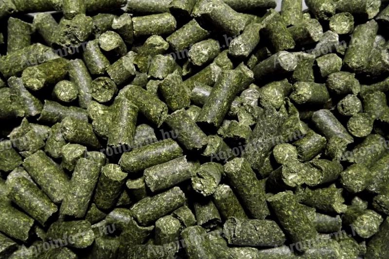 BIOKONTROLL ökológiai LUCERNA pellet nagy mennyiség Fehérje: 31.1g/100g 3000 tonna