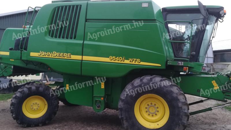 John Deere 9540i WTS Mähdrescher