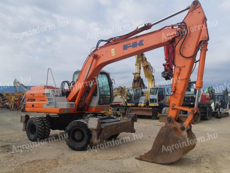 Fiat Kobelco E175W gumikerekes kotro