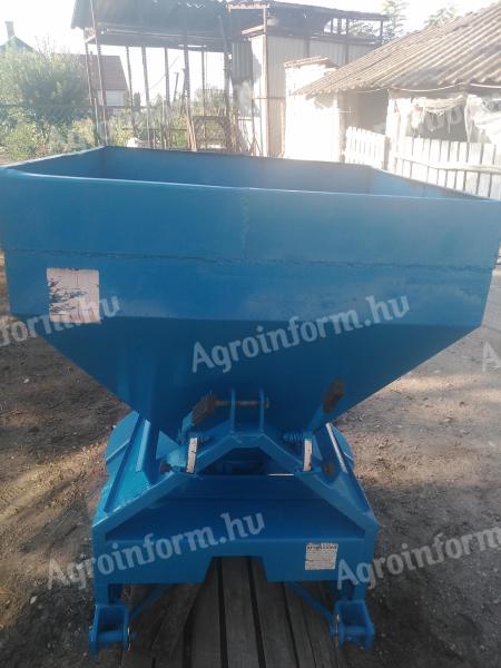 Fertilizer spreader