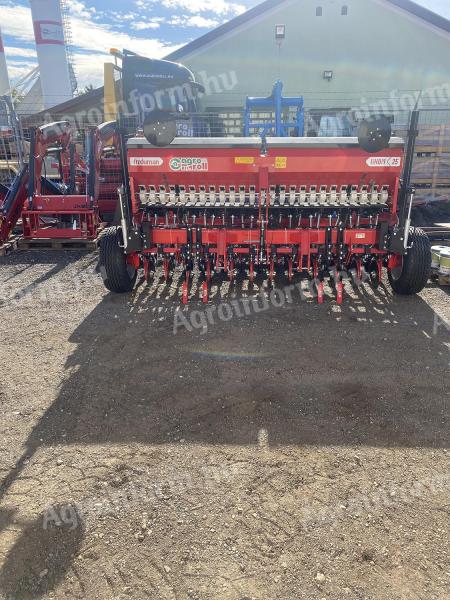 ÖZDUMAN 25 row seeder for cereals and small seeds, with fertiliser hopper