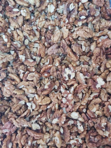 Light coloured Hungarian walnuts, walnut kernels for sale with postal delivery