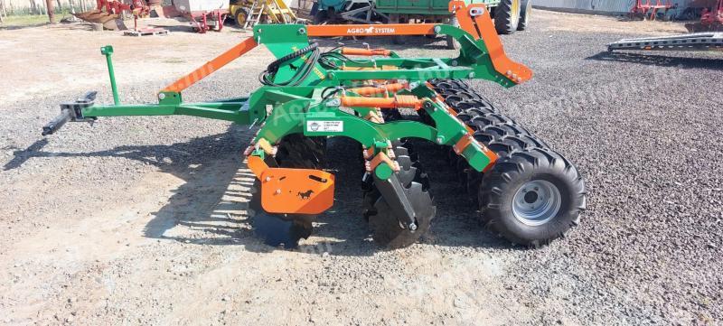 TerraKing HummeR 2.5/3.0/4.0 m short disc with seed drill attachment and rubber tyre wheels