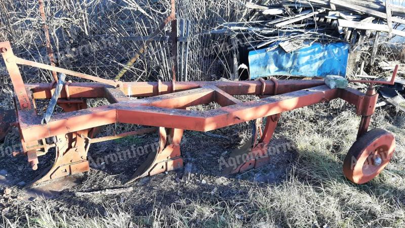 Three-head and two-head IH medium deep plough