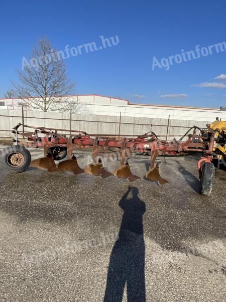 IH 5 head plough convertible to 7 head, as a whole or as a spare part