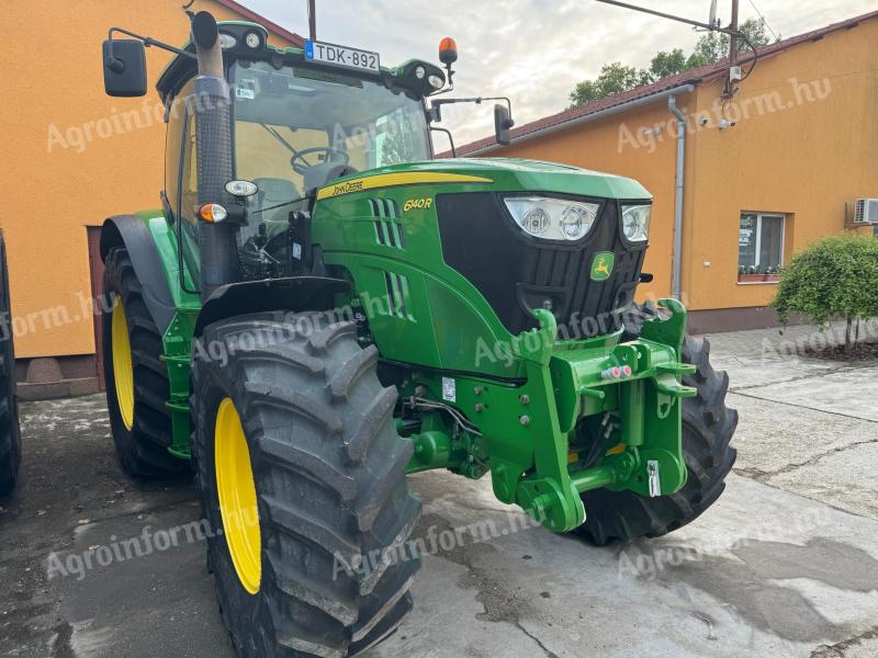 John Deere 6140R s čelnim nakladalnikom Quicke Q66