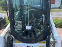 Încărcător compact Bobcat T450 cu anvelope din cauciuc