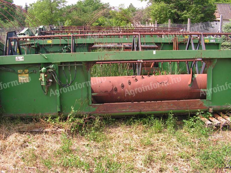 John Deere 816 grain table