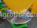 Suspended salt and fertilizer spreader (500 kg plastic hopper) / Zagroda 5232