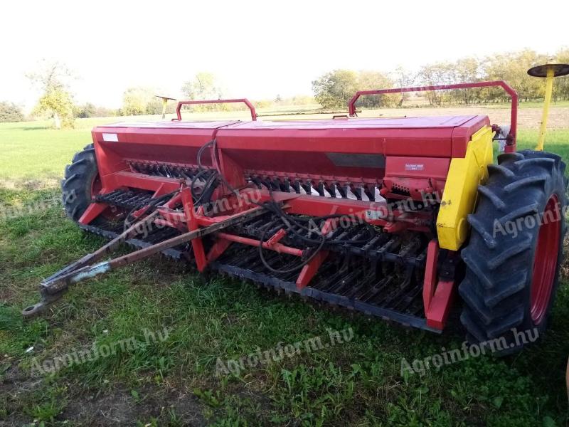 Lajta 32 wheat drill