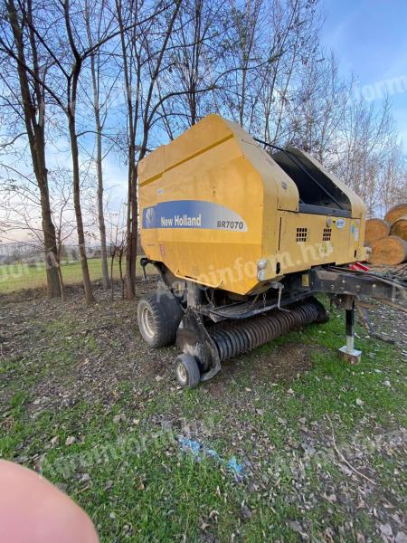 New Holland BR7070