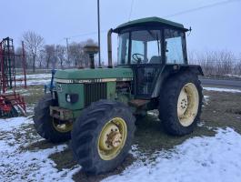 John Deere 2140