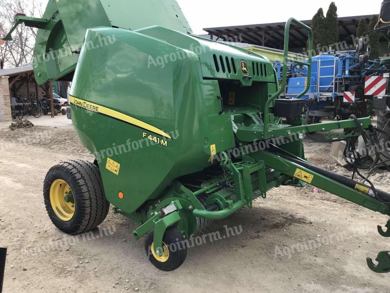 Presă de balotat John Deere F441 M