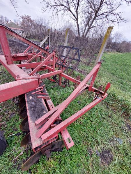 IH 4,2 pulley after heavy borona rear puller