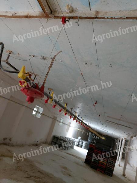 Sistem de hrănire a păsărilor de curte