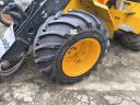 Încărcător articulat JCB 403 cu cupă Quicke cadou