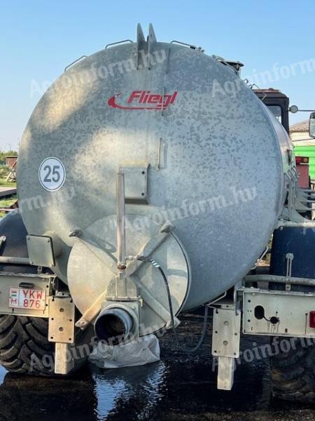 Fliegl VFW 8600 vacuum tanker