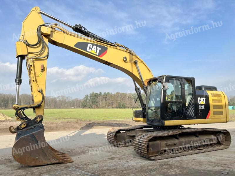 Caterpillar 323EL / 2015 / 8600üó / Kalapácskör / Lízing 20%-tól