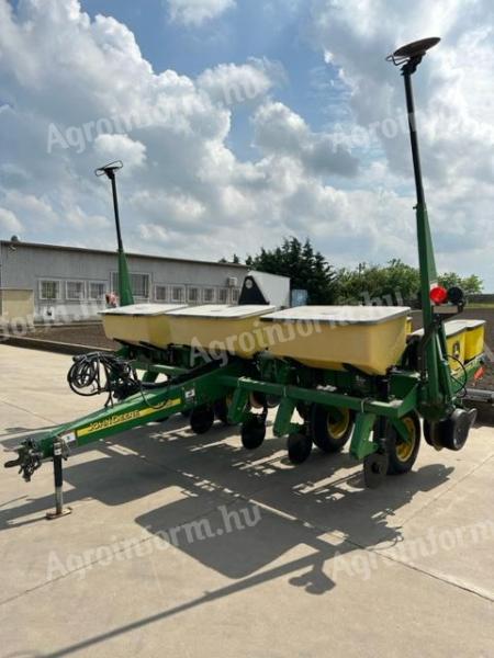 John Deere 1750 MaxEmerge XP