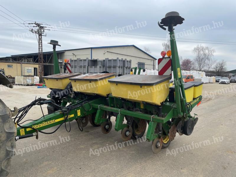 John Deere 1750 MaxEmerge XP