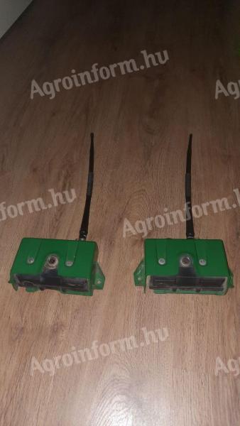 2 db John Deere URH RTK jelvevő modul (869Mhz) botantennával