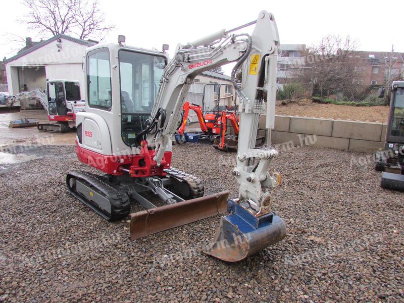 Takeuchi TB225 V3 / 2021 / 500 üó / Powertilt / Lízing 20%-tól