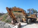 Liebherr 902 rotary excavator with rubber wheels