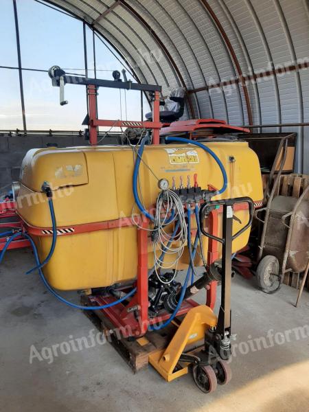 Arable field mounted sprayer