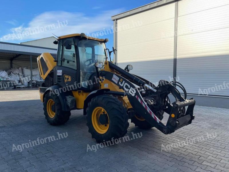 JCB 409 derékcsuklós rakodó