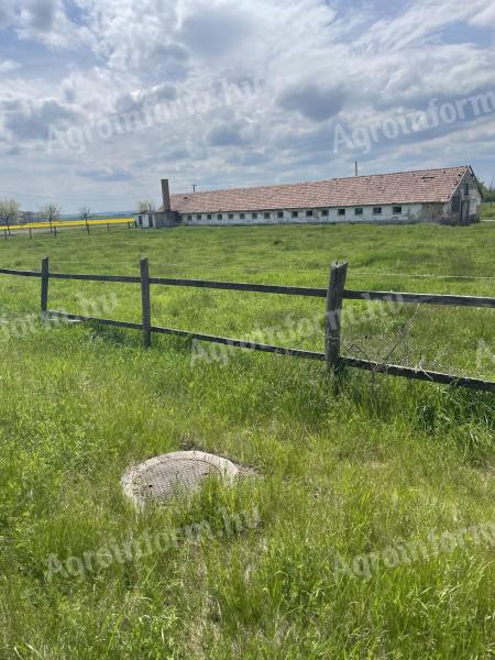 3,8 ha gospodarskog zemljišta