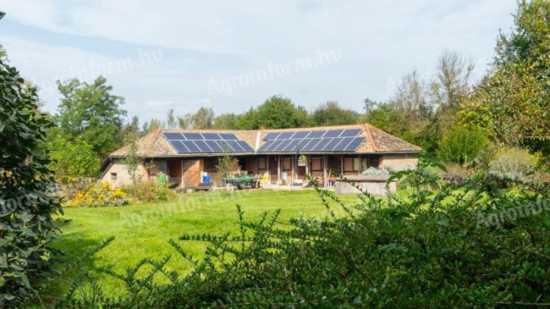 Sąsiadujący z parkiem narodowym, stary i nowy dom z angielską stodołą na sprzedaż