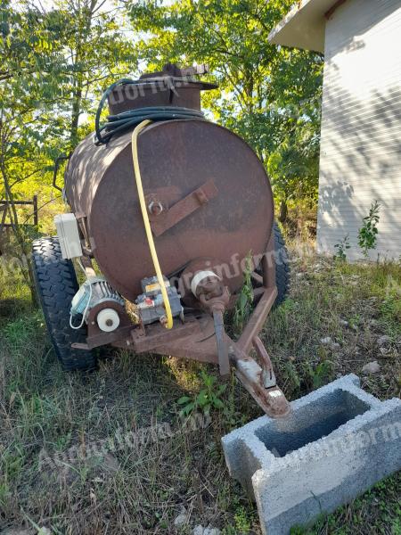 Disinfection tank with pump