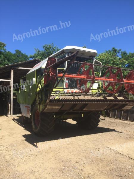 Claas Dominator 86 with 3 tables for sale