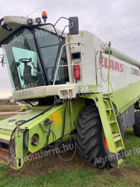 Claas Lexion 440 combine harvester with grain table, cutting table trolley for sale