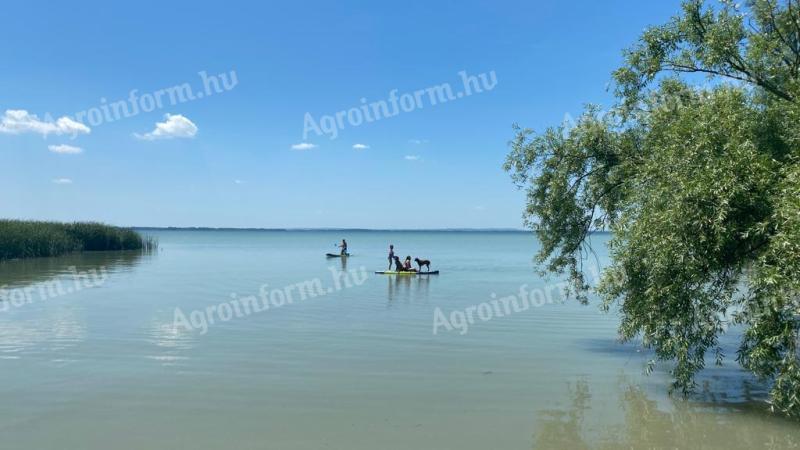 Badacsonytomajon pár száz méterre a Balatontól 1067 m2-es telek eladó