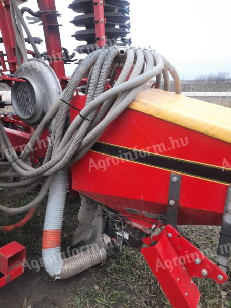 Vaderstad Biodrill BDA 360 aprómag vetőgép