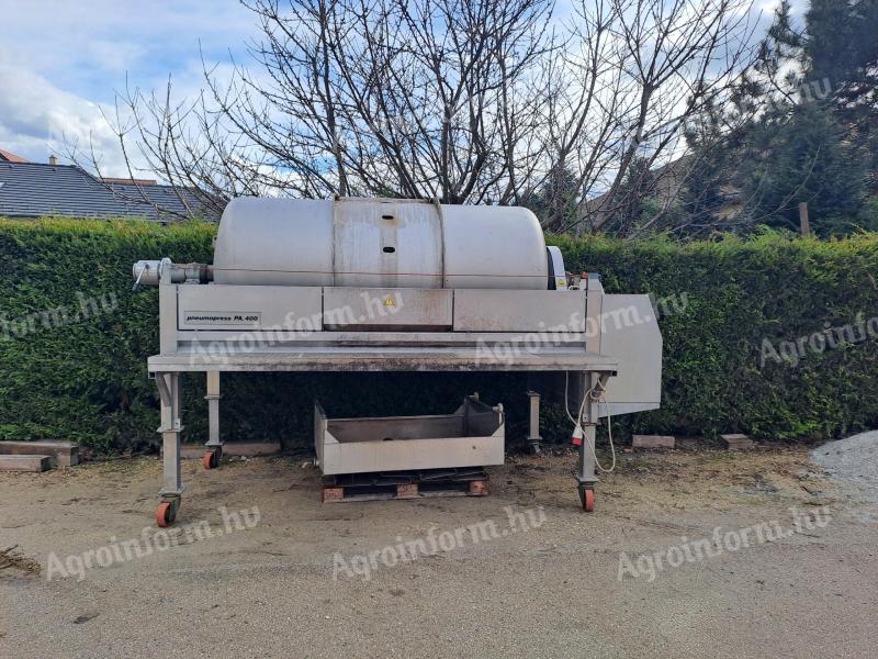 Used automatic pneumatic grape press 20 hl