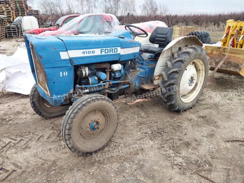 Plantážní traktor Ford 4100 E na prodej