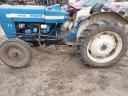 Prodajem plantažni traktor Ford 4100 E veteran