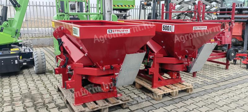 Strumyk Fruit Fertilizer Spreader, 2 disc, hydraulic, open, 600 litres.