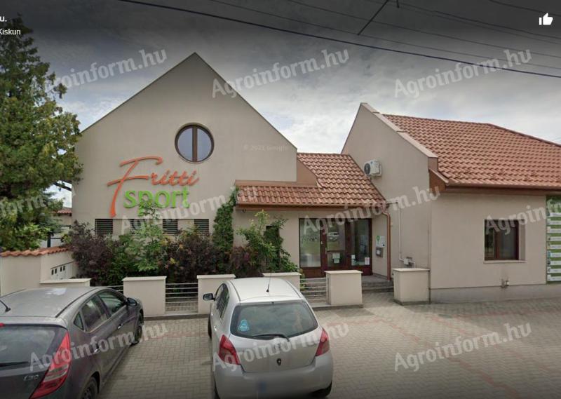 253 m² building complex for sale in the centre of Kiskőrös