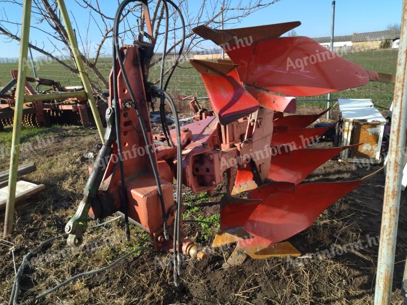 Kuhn 4 head Vario plough