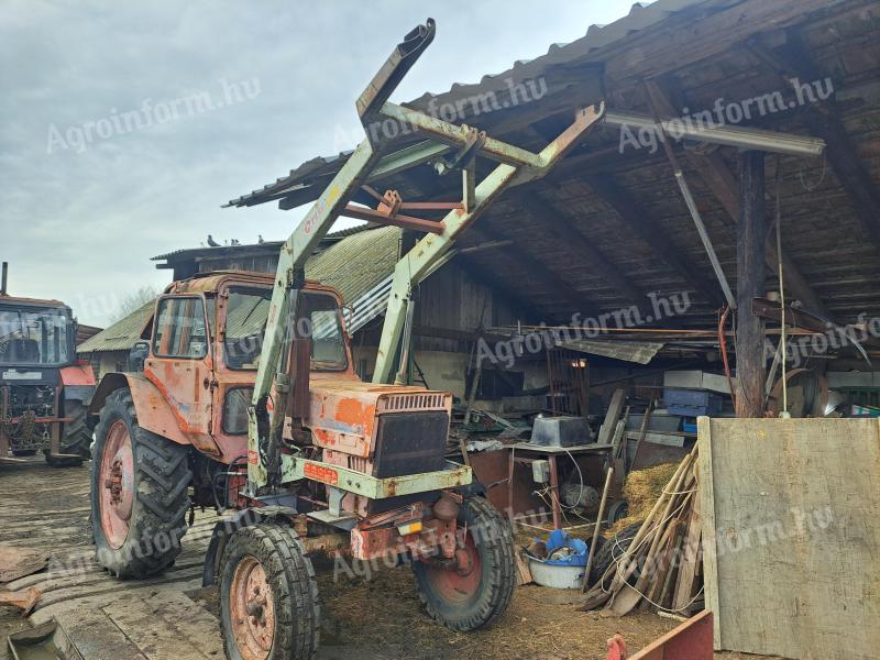 For sale MTZ 80 tractor with front loader