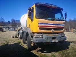 Renault Kerax 420 8x4-es betonkeverő